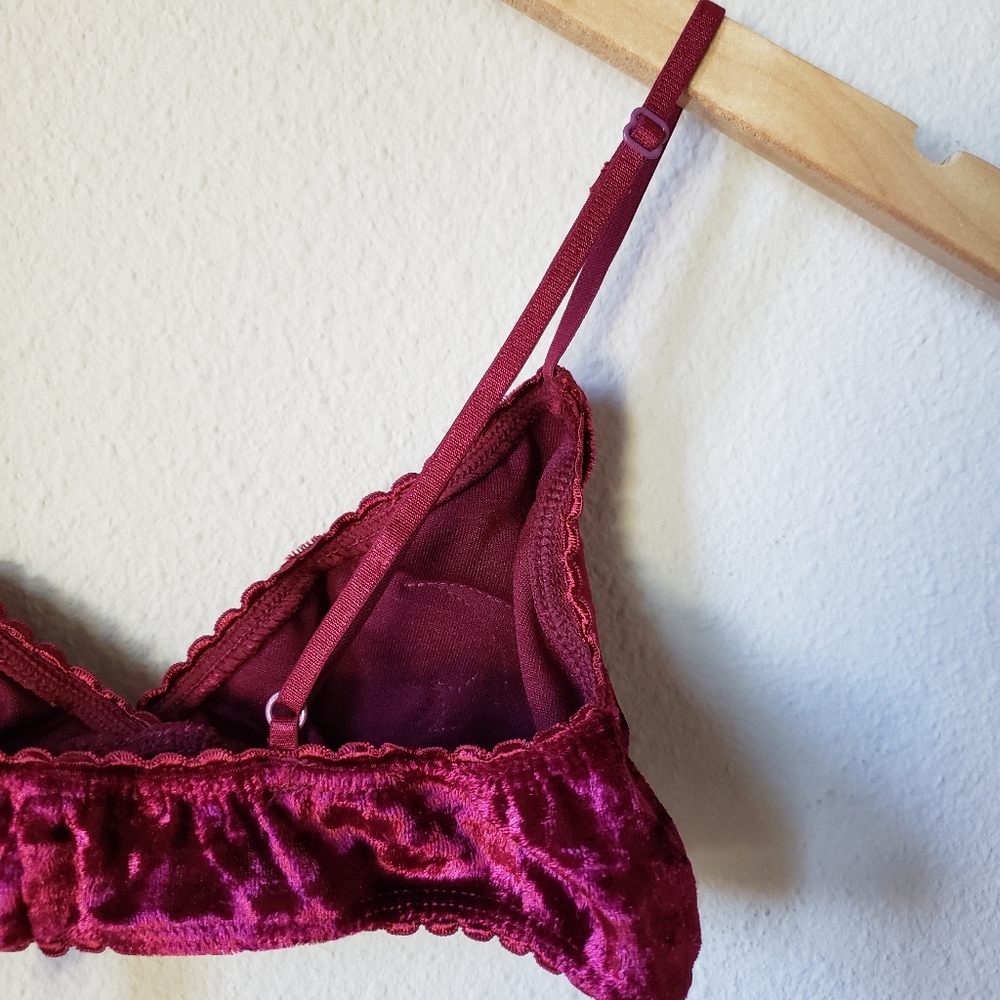 Urban Outfitters | I-Heart Moon Applique Bra - Picture 5 of 8